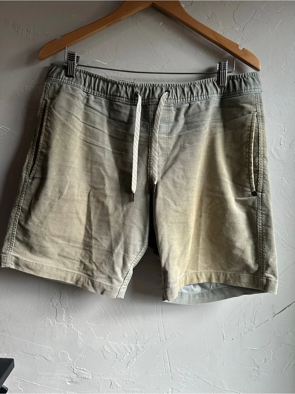 Vuori Optimist Corduroy Shorts Workwear Skate Grunge Mens L Flawed Discoloration